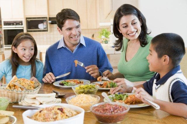 I vantaggi delle famiglie che mangiano insieme - Chiropratico di El Paso