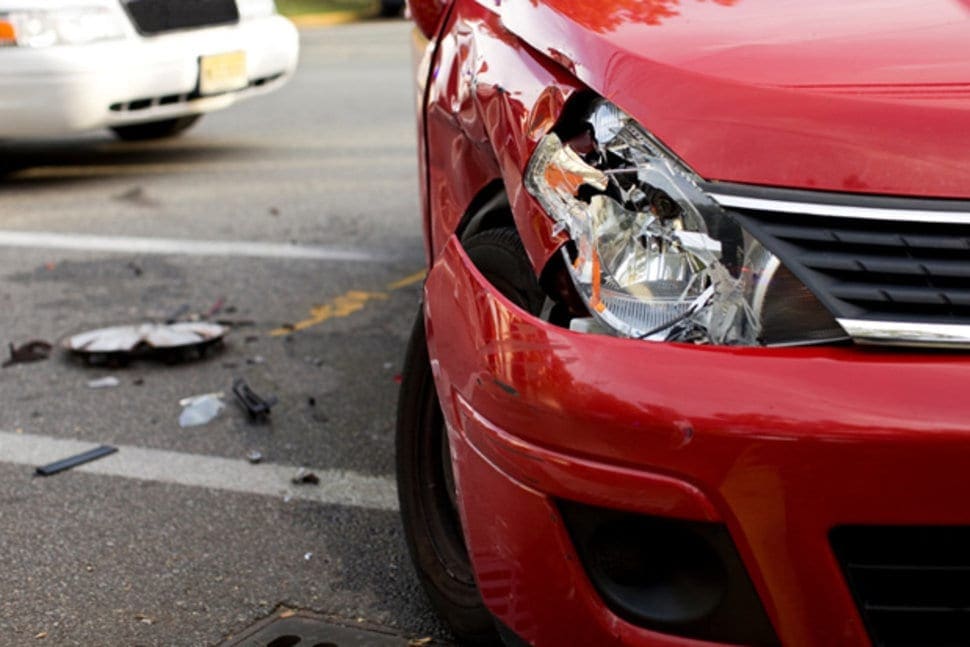 Onde a enerxía vai en accidentes automóbiles de baixa velocidade?