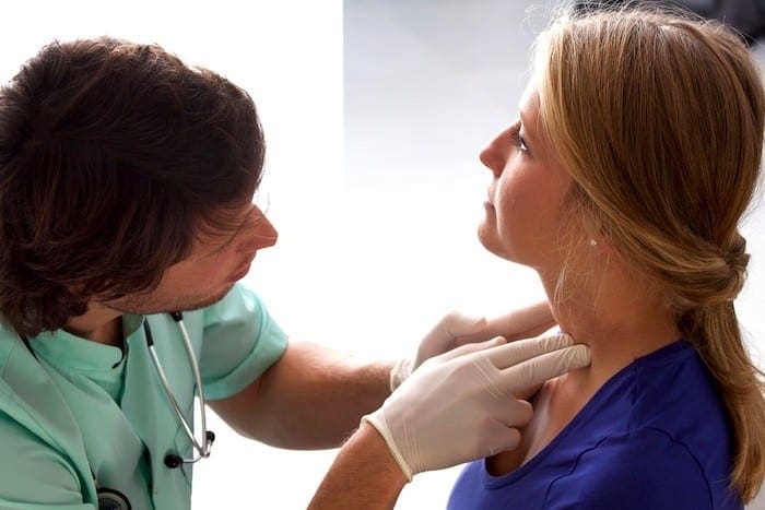 Cómo los médicos diagnostican la enfermedad de tiroides | Clínica de bienestar