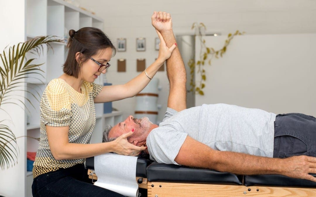 La prevenzione del movimento ridotta attraverso la chiropratica è altamente raccomandata per gli anziani. Si consigliano regolari aggiustamenti chiropratici.