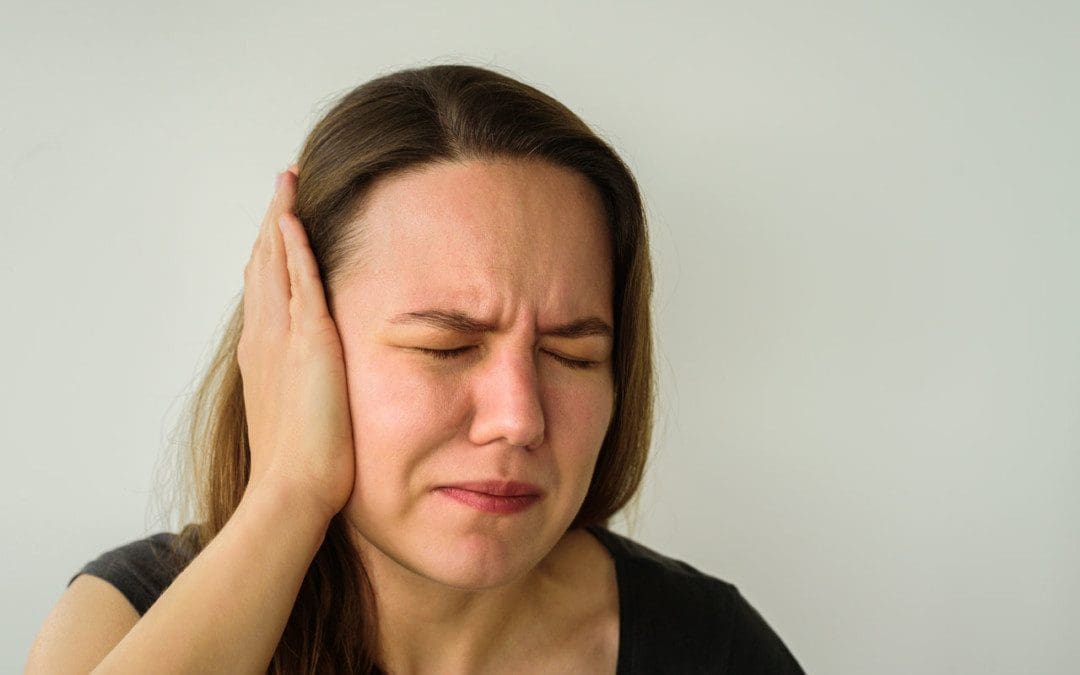 Problemi alle orecchie: Chiropratico con connessione dorsale