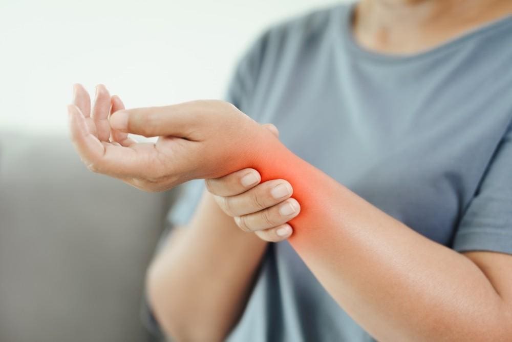 Atrakinimo palengvinimas: tempimai riešo ir rankų skausmui malšinti